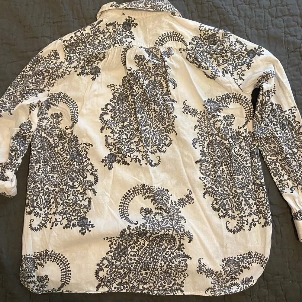 Woman’s Small Softened Loft long sleeved shirt - Picture 4 of 6